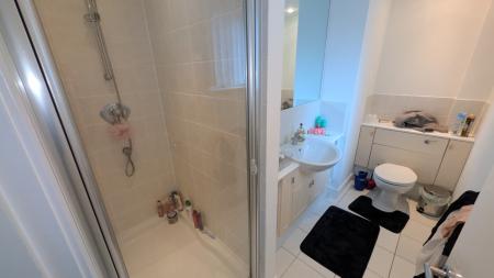 2 bedroom Flat for sale in W3, Whitworth Street West