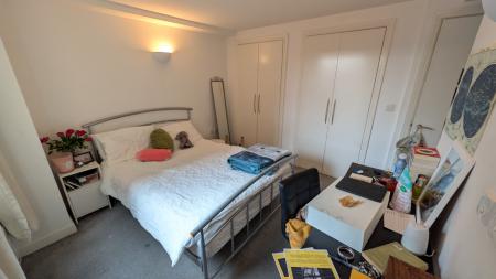 2 bedroom Flat for sale in W3, Whitworth Street West