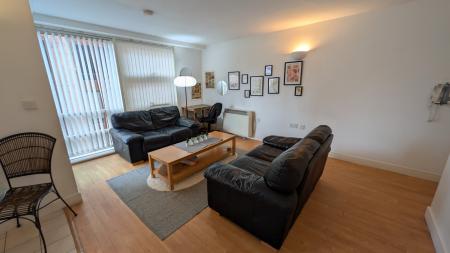 2 bedroom Flat for sale in W3, Whitworth Street West