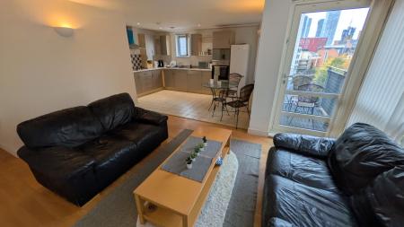 2 bedroom Flat for sale in W3, Whitworth Street West