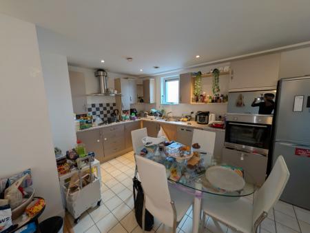 2 bedroom Flat for sale in W3, Whitworth Street West