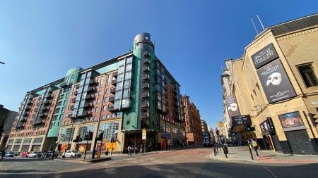 2 bedroom Flat for sale in W3, Whitworth Street West