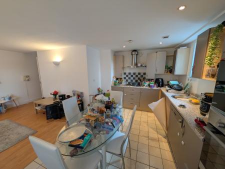 2 bedroom Flat for sale in W3, Whitworth Street West