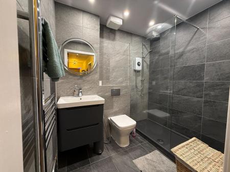 2 bedroom Flat to let in Every Street, Manchester, M4