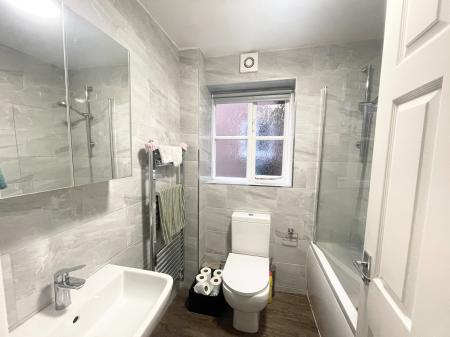 2 bedroom Flat to let in Anchorside Close, Chorlton, Manchester, M21