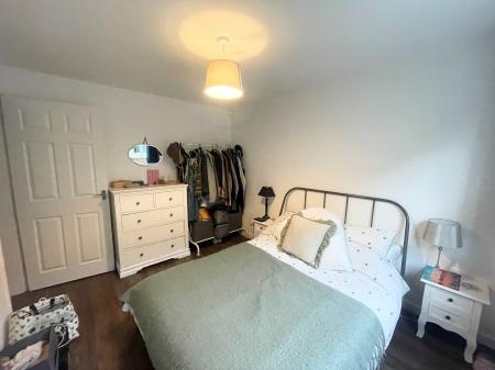 2 bedroom Flat to let in Anchorside Close, Chorlton, Manchester, M21