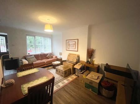 2 bedroom Flat to let in Anchorside Close, Chorlton, Manchester, M21