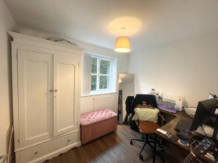 2 bedroom Flat to let in Anchorside Close, Chorlton, Manchester, M21