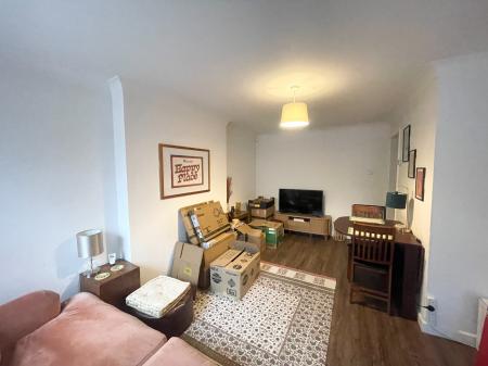 2 bedroom Flat to let in Anchorside Close, Chorlton, Manchester, M21