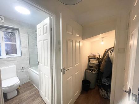 2 bedroom Flat to let in Anchorside Close, Chorlton, Manchester, M21