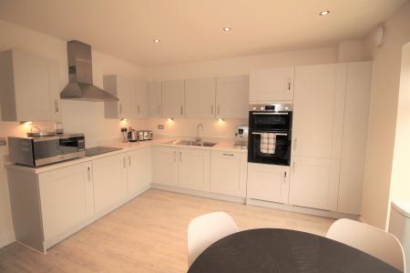 3 bedroom Semi-detached house to let in Albertine Gardens, Edwalton, Nottingham, NG12