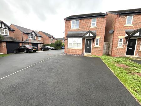 Connaught Avenue, Radcliffe, M26