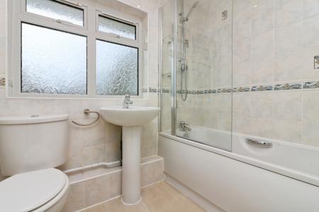 3 bedroom Terraced House to let in Thistle Grove, Welwyn Garden City, AL7