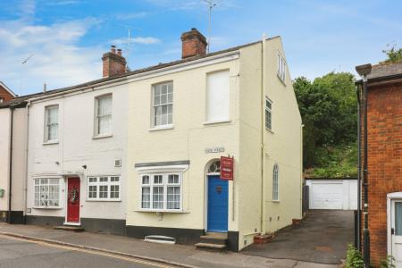 3 bedroom End of terrace house for sale in High Street, Welwyn, Herts, AL6