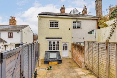 3 bedroom End of terrace house for sale in High Street, Welwyn, Herts, AL6