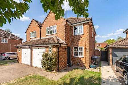 3 bedroom Semi-detached house for sale in Kingsley Court, Welwyn Garden City, AL7