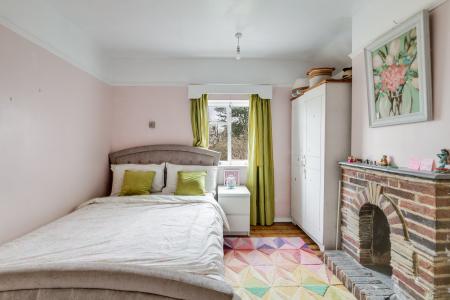 3 bedroom Detached house for sale in West Way, Harpenden, AL5
