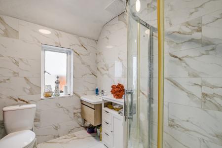 3 bedroom Detached house for sale in West Way, Harpenden, AL5