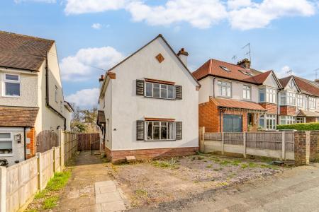 3 bedroom Detached house for sale in West Way, Harpenden, AL5