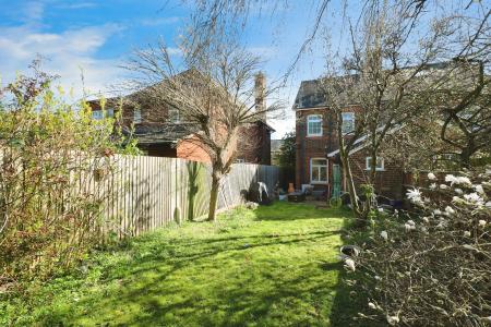 2 bedroom Semi-detached house to let in Pondcroft Road, Knebworth, SG3