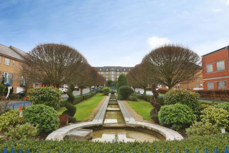 2 bedroom Flat for sale in Newland Gardens, Hertford, SG13