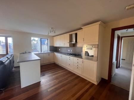 2 bedroom Flat to let in Queen Street, Lossiemouth, Moray, IV31