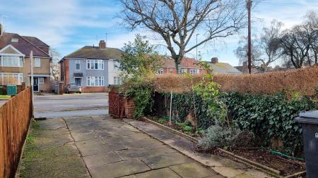3 bedroom Semi-detached house to let in Eastfield Road, Wellingborough, NN8