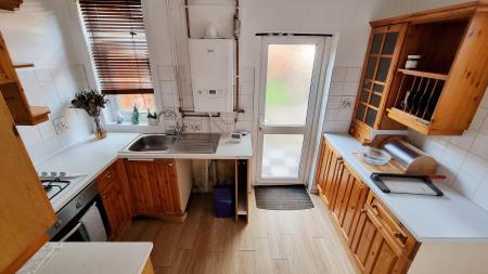 3 bedroom Semi-detached house to let in Eastfield Road, Wellingborough, NN8