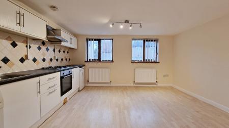 1 bedroom Flat to let in Station Road, Irthlingborough, NN9