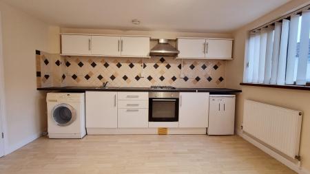 1 bedroom Flat to let in Station Road, Irthlingborough, NN9