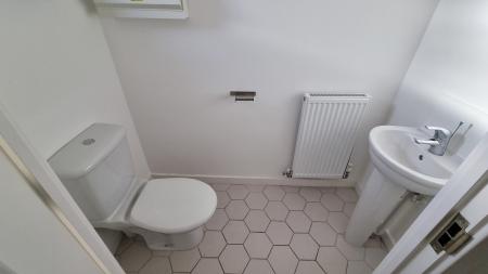 5 bedroom End of terrace house to let in Brook Street East, Wellingborough, NN8