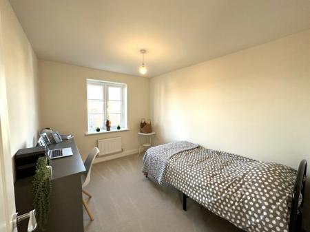 3 bedroom Terraced House to let in Roseburn Court, Biddenham, Bedford