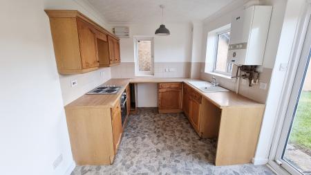 2 bedroom Semi-detached house to let in Chatsworth Drive, Wellingborough, NN8