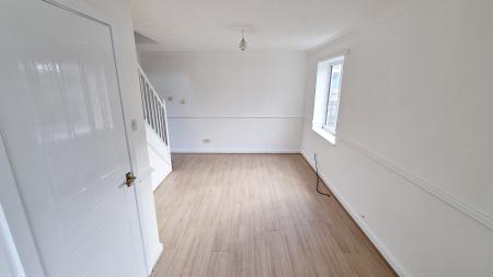 2 bedroom Semi-detached house to let in Chatsworth Drive, Wellingborough, NN8