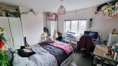 3 bedroom Semi-detached house for sale in Bedford Road, Rushden, Northamptonshire