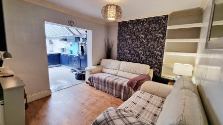 3 bedroom Semi-detached house for sale in Bedford Road, Rushden, Northamptonshire