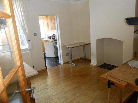 1 bedroom Terraced House to let in Newnham Road, Newark, NG24