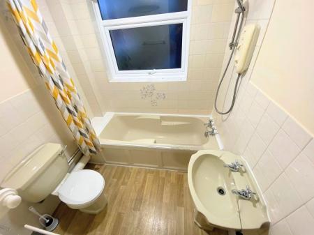 2 bedroom Flat to let in St Georges Court, George Street, Newark, NG24