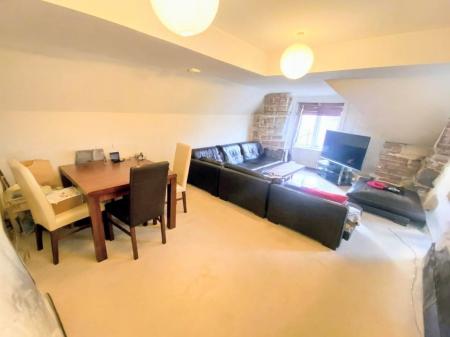 2 bedroom Flat to let in The Courtyard, Castle Brewery, Newark, NG24