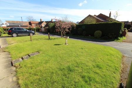2 bedroom Bungalow to let in Back Lane, Claypole, NG23