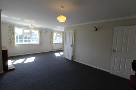 2 bedroom Bungalow to let in Back Lane, Claypole, NG23