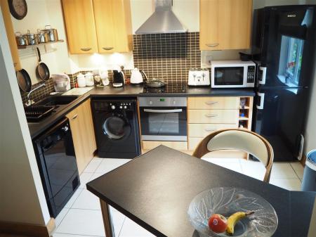 2 bedroom Flat to let in Rubys Walk, Fernwood, Newark, NG24