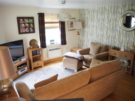 2 bedroom Flat to let in Rubys Walk, Fernwood, Newark, NG24