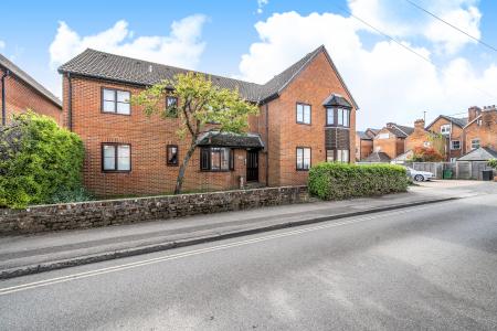 1 bedroom Flat to let in Kennet Road, Newbury, RG14