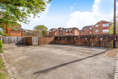 1 bedroom Flat to let in Kennet Road, Newbury, RG14