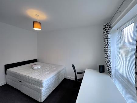 5 bedroom Detached house to let in Centurion Crescent, Newcastle-under-Lyme, ST5