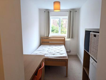 4 bedroom End of terrace house to let in Shaw Street, Newcastle-under-Lyme, ST5