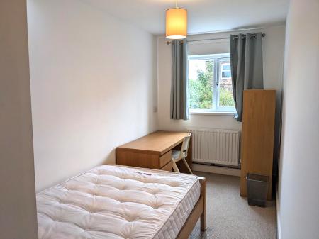 4 bedroom End of terrace house to let in Shaw Street, Newcastle-under-Lyme, ST5