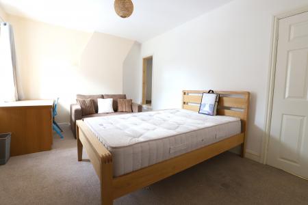 4 bedroom End of terrace house to let in Shaw Street, Newcastle-under-Lyme, ST5