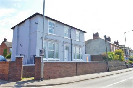1 bedroom Flat to let in London Road, Newcastle-under-Lyme, ST5